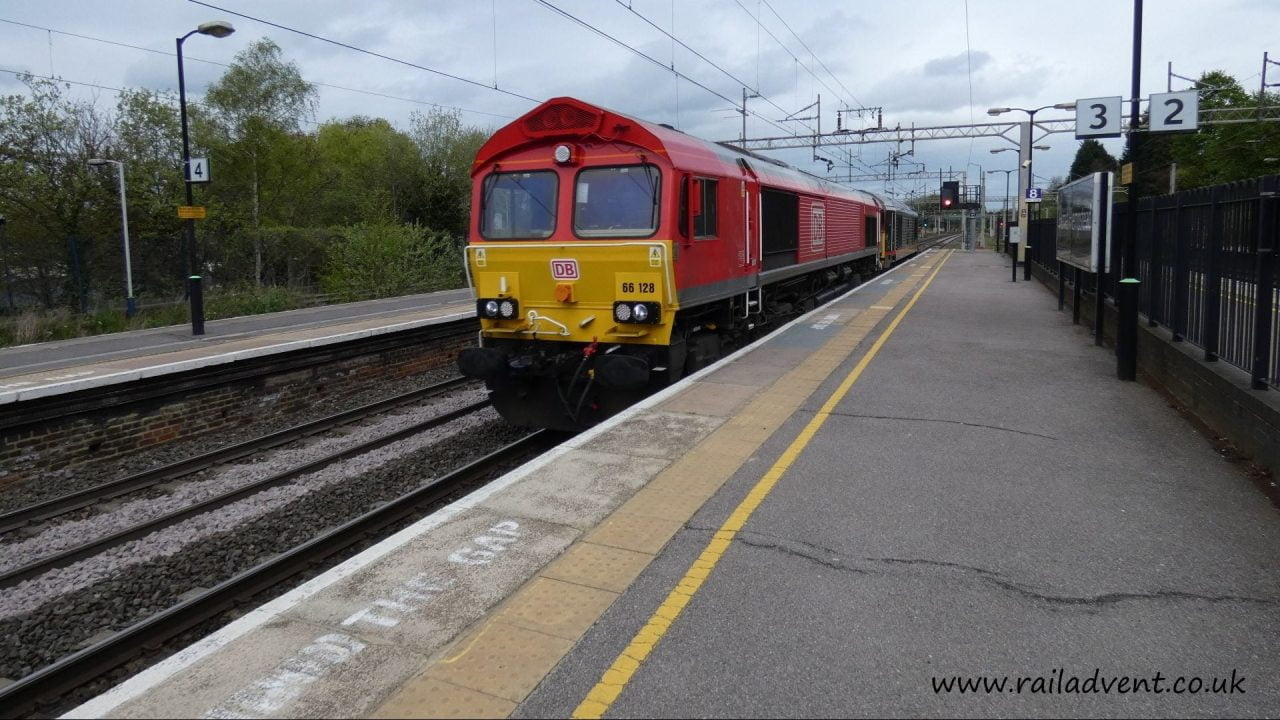 DB Cargo UK Class 66 No. 66128 leads 074L through Hemel Hempstead