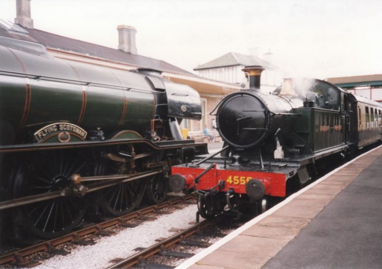 4555 passes Flying Scotsman on the Paignton & Dartmouth Railway, 2017