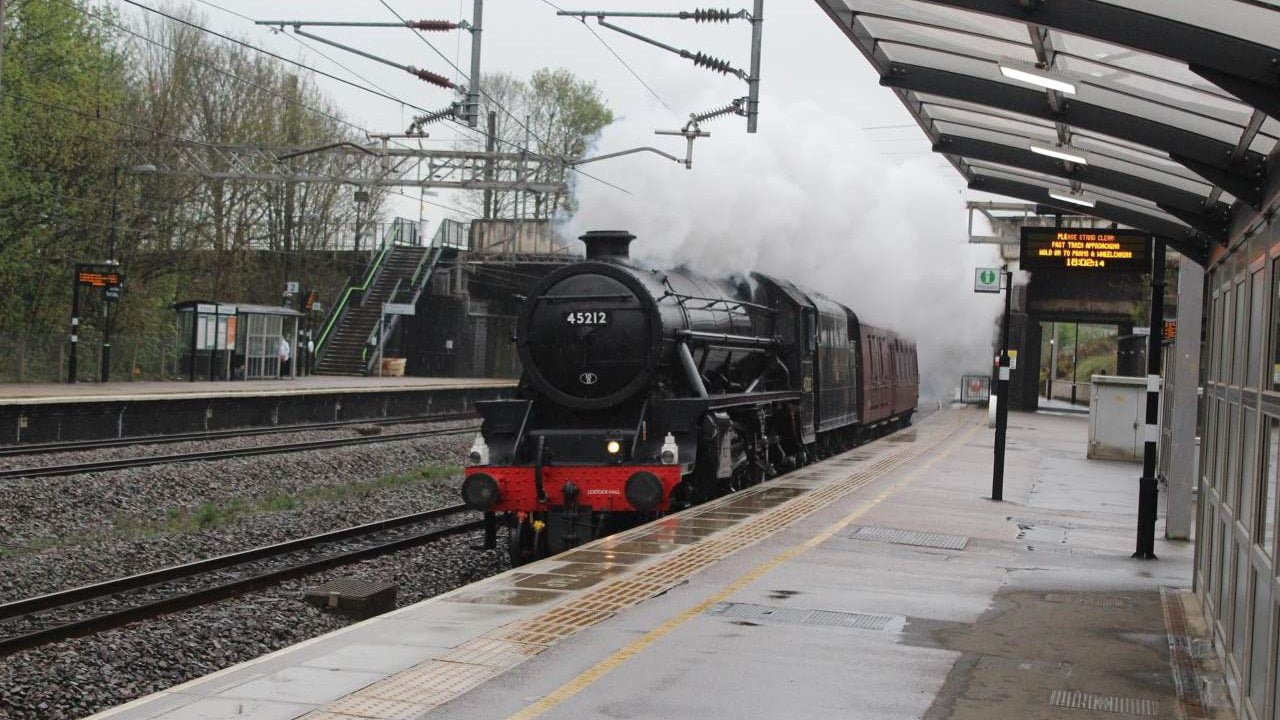 45212 at Litchfield Trent Valley