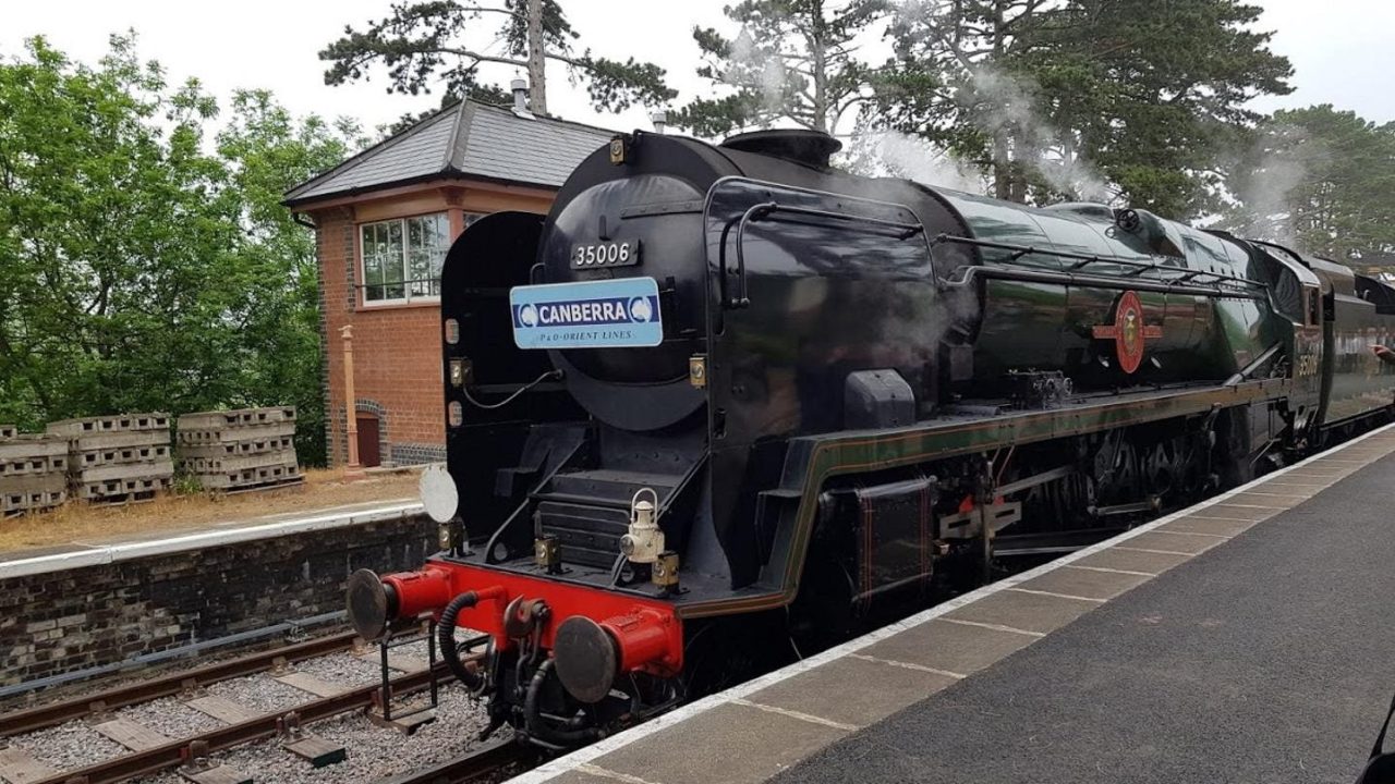 No.35006 "Peninsular & Oriental S. N. Co." Waiting to Leave Broadway // Jamie Duggan, RailAdvent