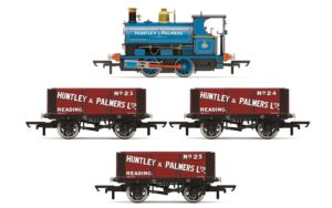 Huntley & Palmers, Peckett W4 Works Freight Pack - Era 2 // Credit Hornby 