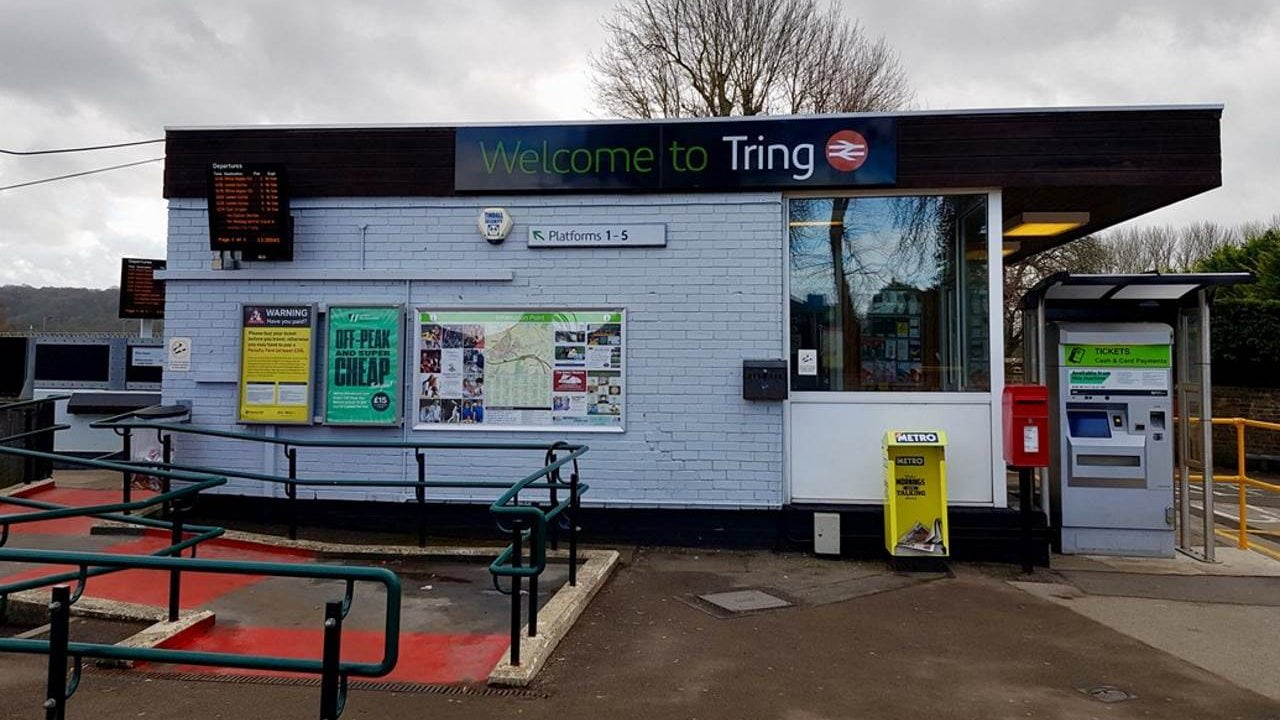 Tring station