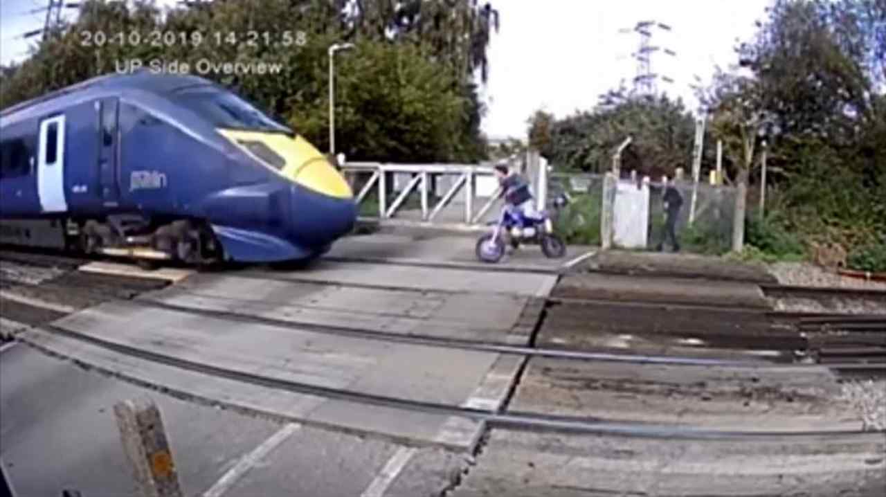 Shornemead level crossing