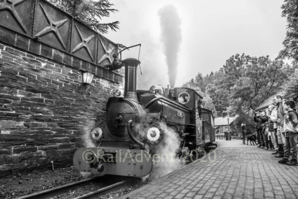 Linda departs Tan-y-bwlch - Ffestiniog Railway - Image 2