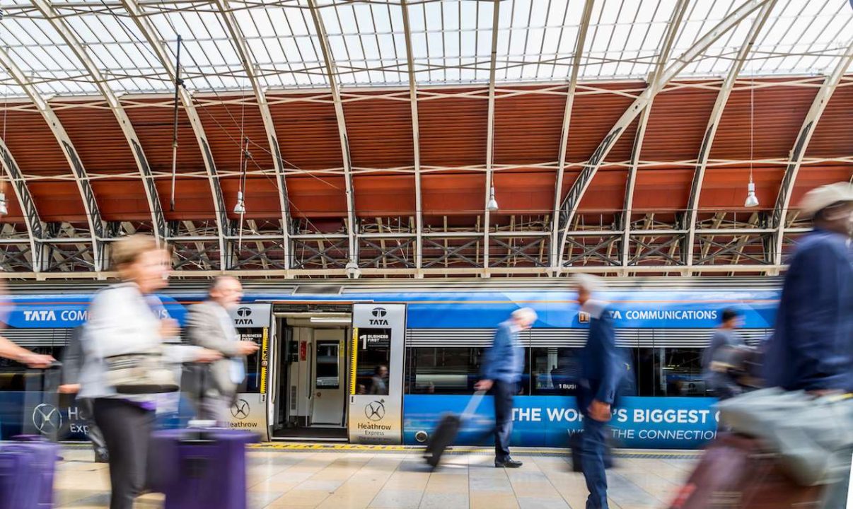 heathrow express train at paddington station platform 7