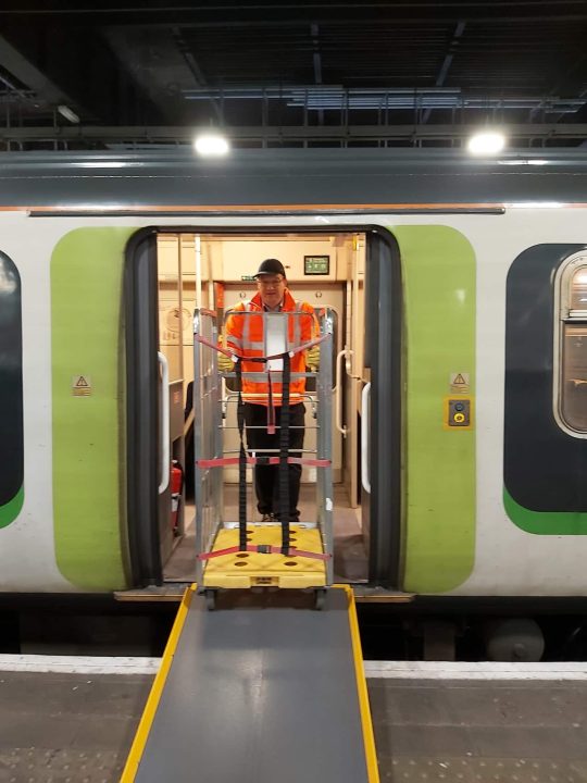 Class 319 Parcel trains unloading at London Euston