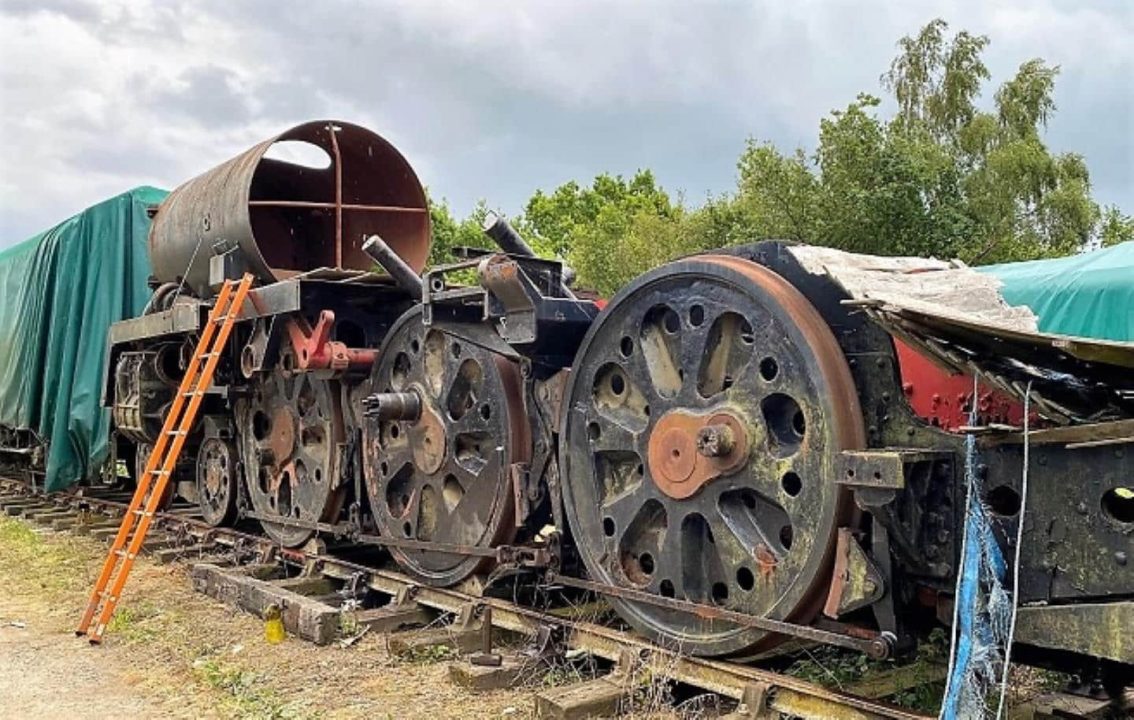 Cleaning Up 35025 "Brocklebank Line" // Credit SLL