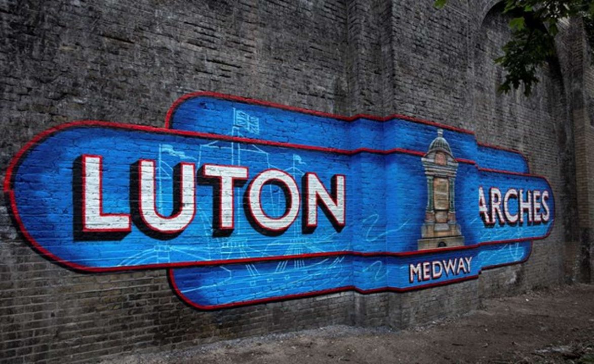 Luton arches mural, Chatham