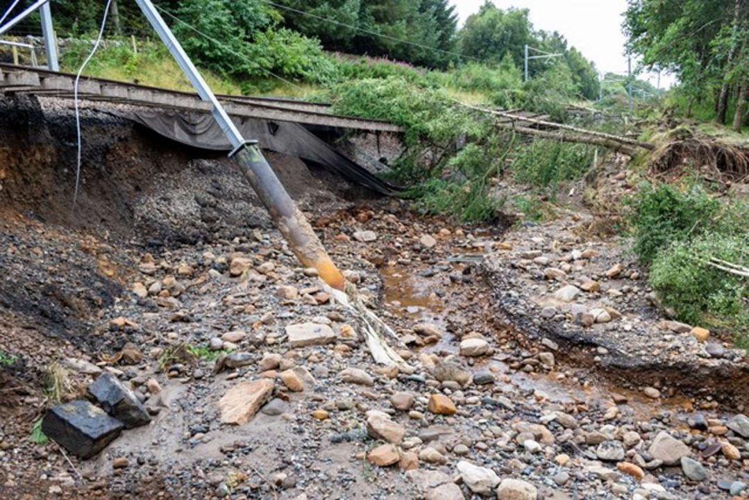 flood damage on Edinburgh- Glasgow line