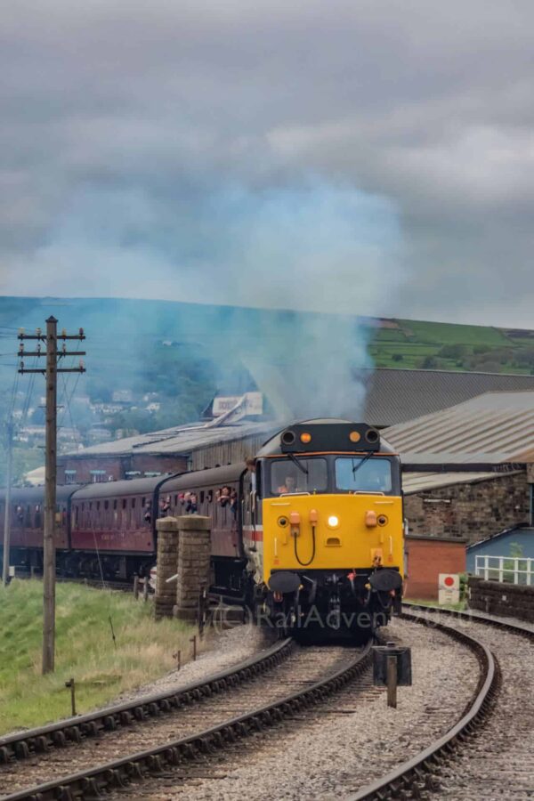 50031 Hood departs Keighley - Keighley and Worth Valley Railway