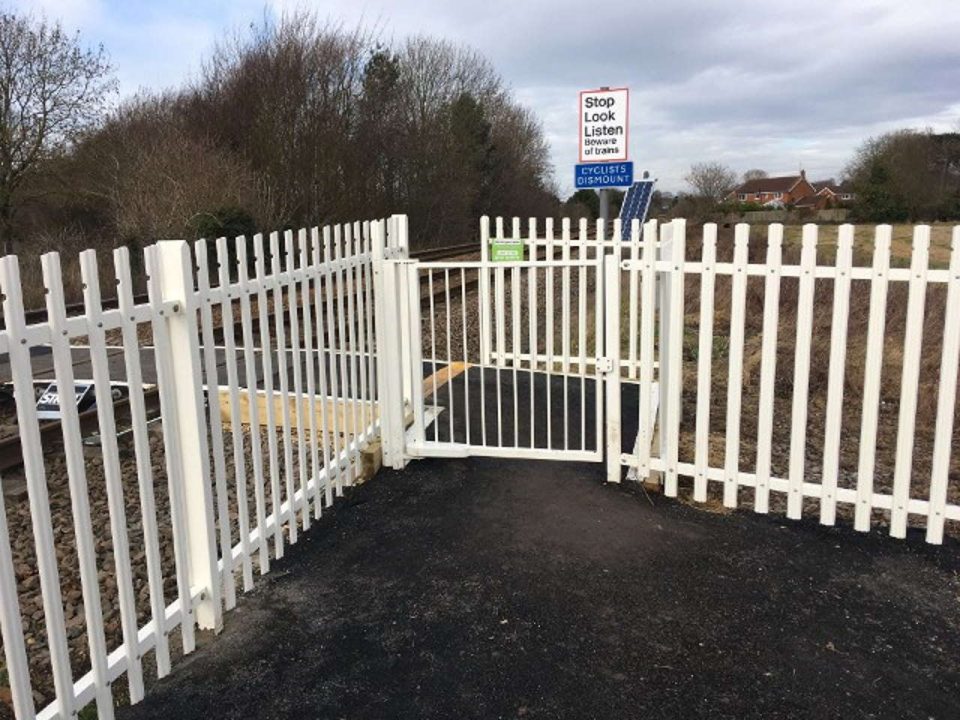 Snuff Mill Lane level crossing in Cottingham