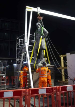 A hoist was used to lift the Robert Stephenson statue overnight on 6 October 2020