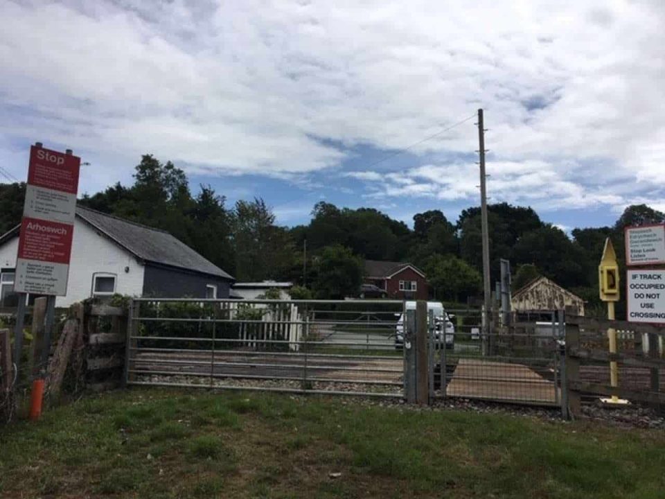 Fron Level Crossing Forden Footpath