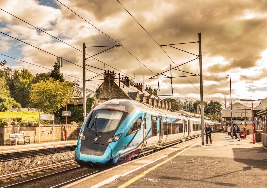 TransPennine Express 397007 arrives into Oxenholme Lake District