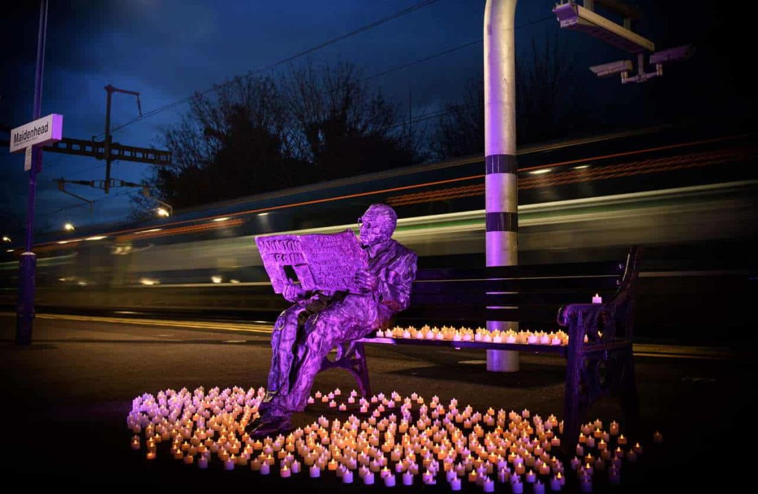 Sir Nicholas Winton's statue at Maidenhead Station