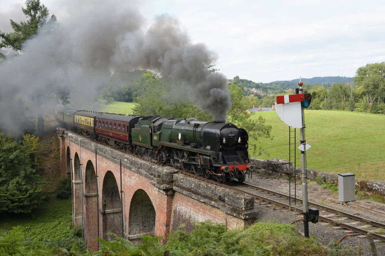 Taw Valley Crosses Oldbury viaduct with the 1515 Bridgnorth to Kidderminster