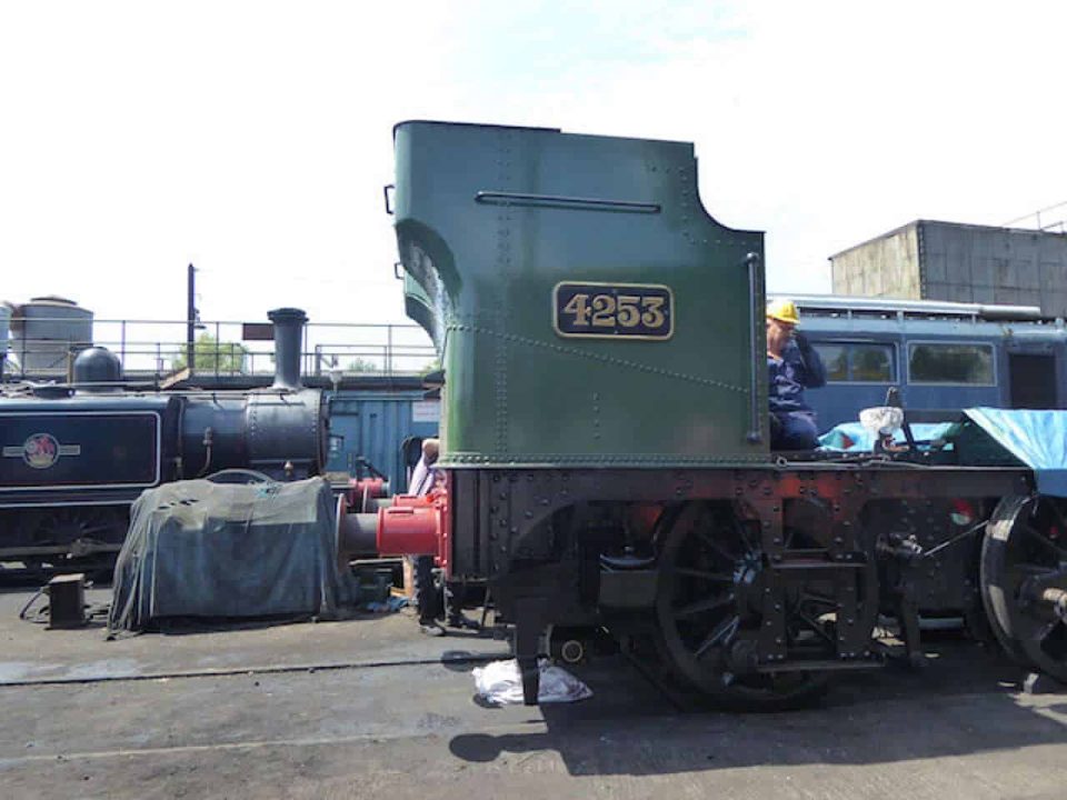 4253 tenter on the back of the loco