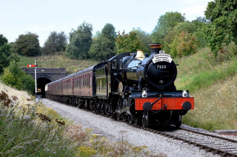 Dapol Launch Model Of Steam Locomotive 7820 Dinmore Manor