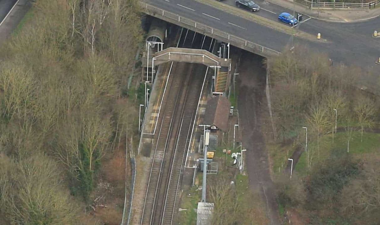 Upper Halliford station