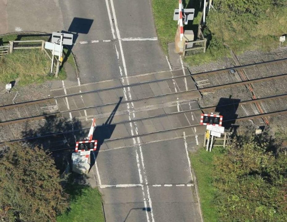 Broome Lane level crossing