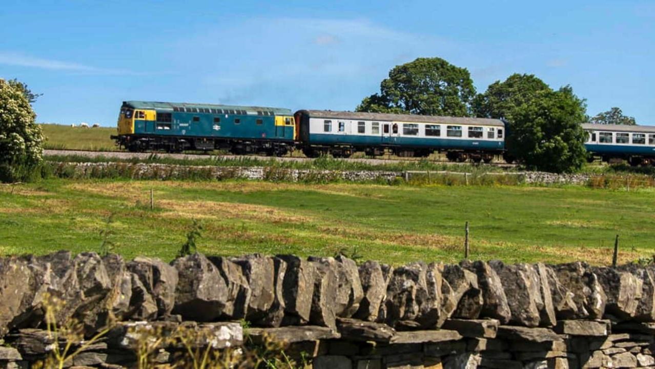 Class 26 26007 on the Wensleydale Railway