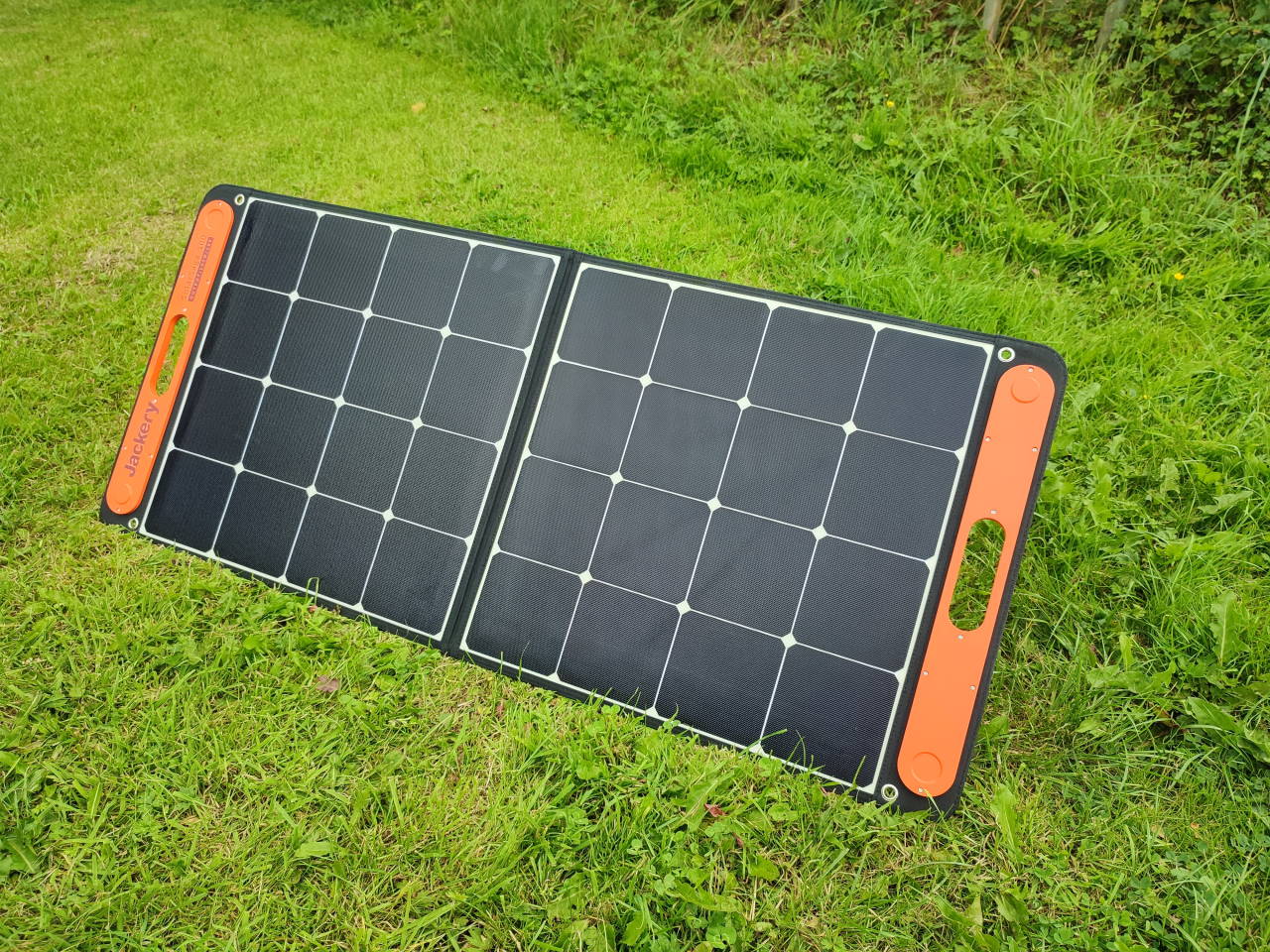 REVIEW: Jackery Solar Generator 240