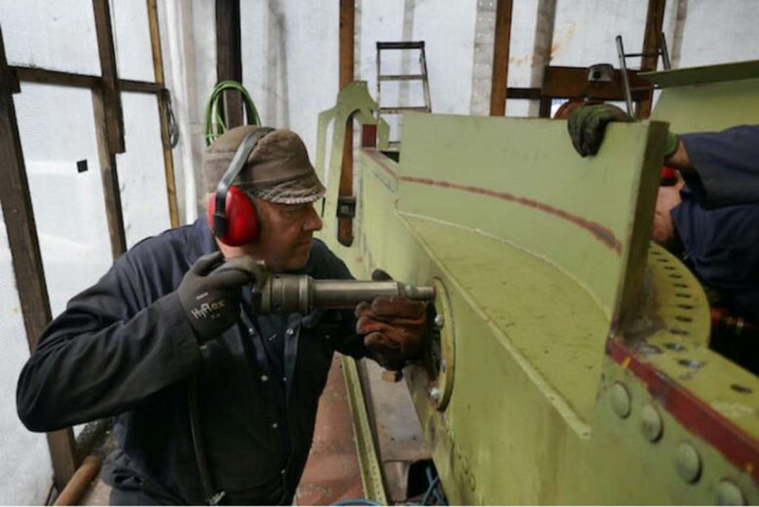 work on a loco 4253