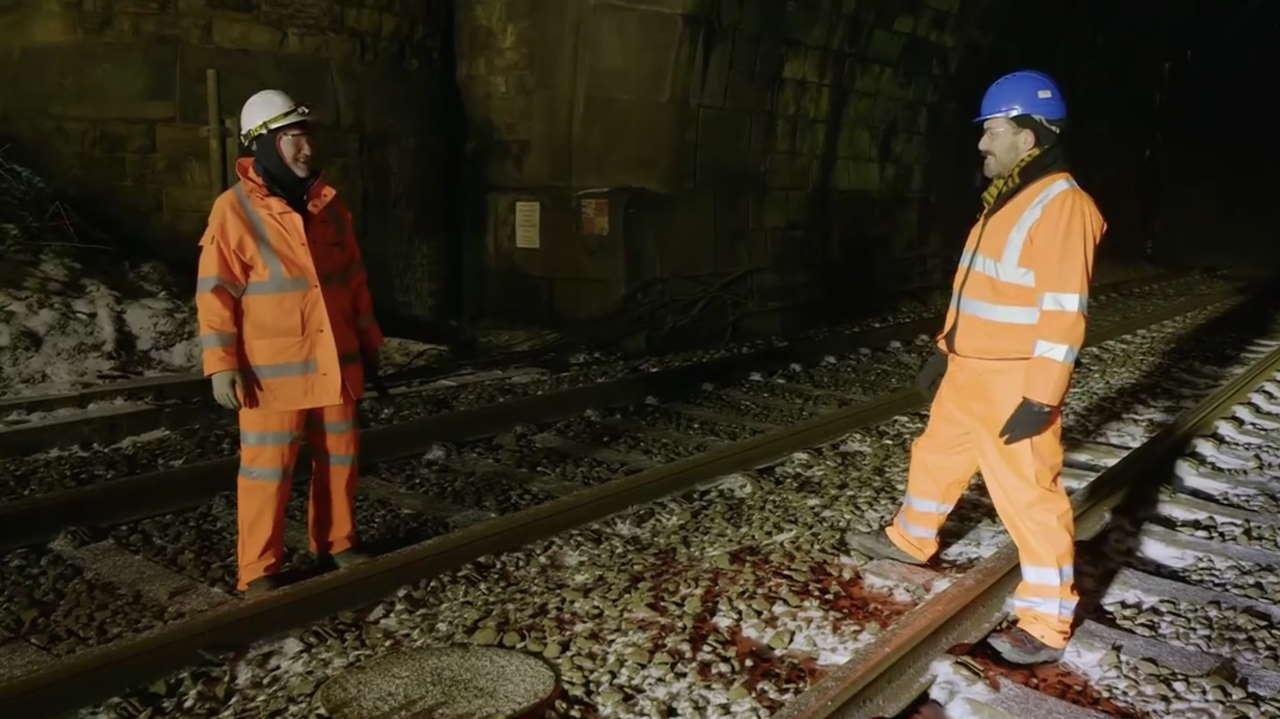 Tim Dunn and Ian Wilson 1 inside the Bramhope Tunnel