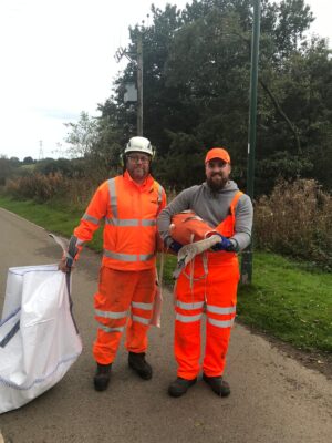 Steve and Daniel hold the cygnet in the carry sleeve