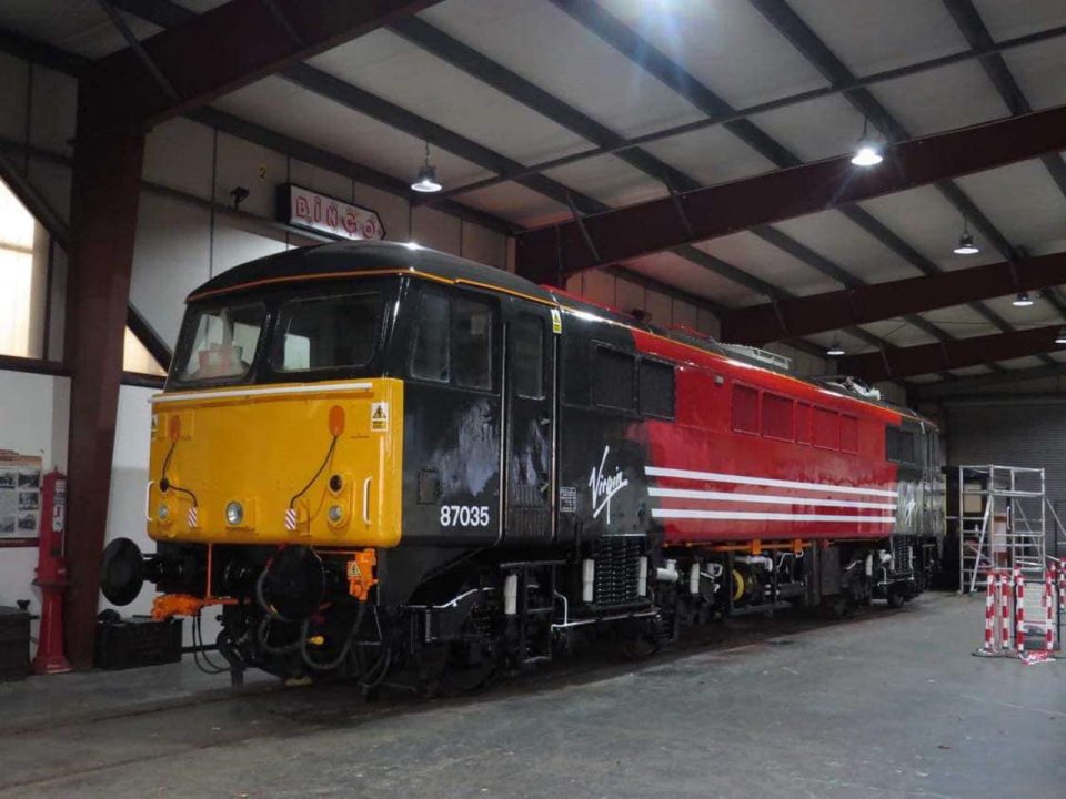 BR Class 87 87035 in Virgin Trains livery