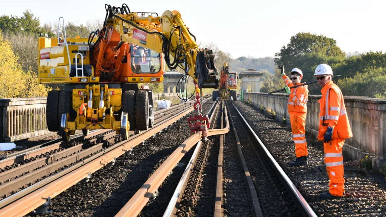 Brighton Main Line train services from London to be disrupted on 5/6 ...