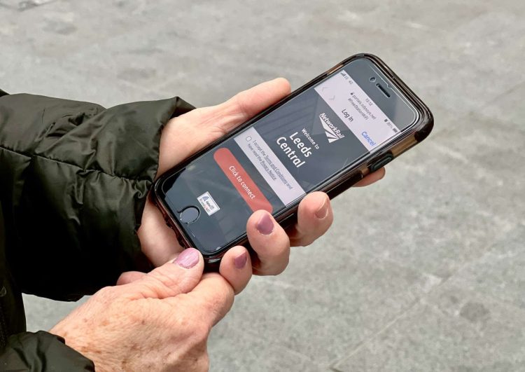 Walking in a WiFi Wonderland - Leeds station receives free, unlimited WiFi to connect passengers