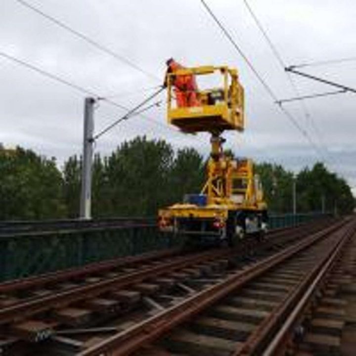 overhead line working