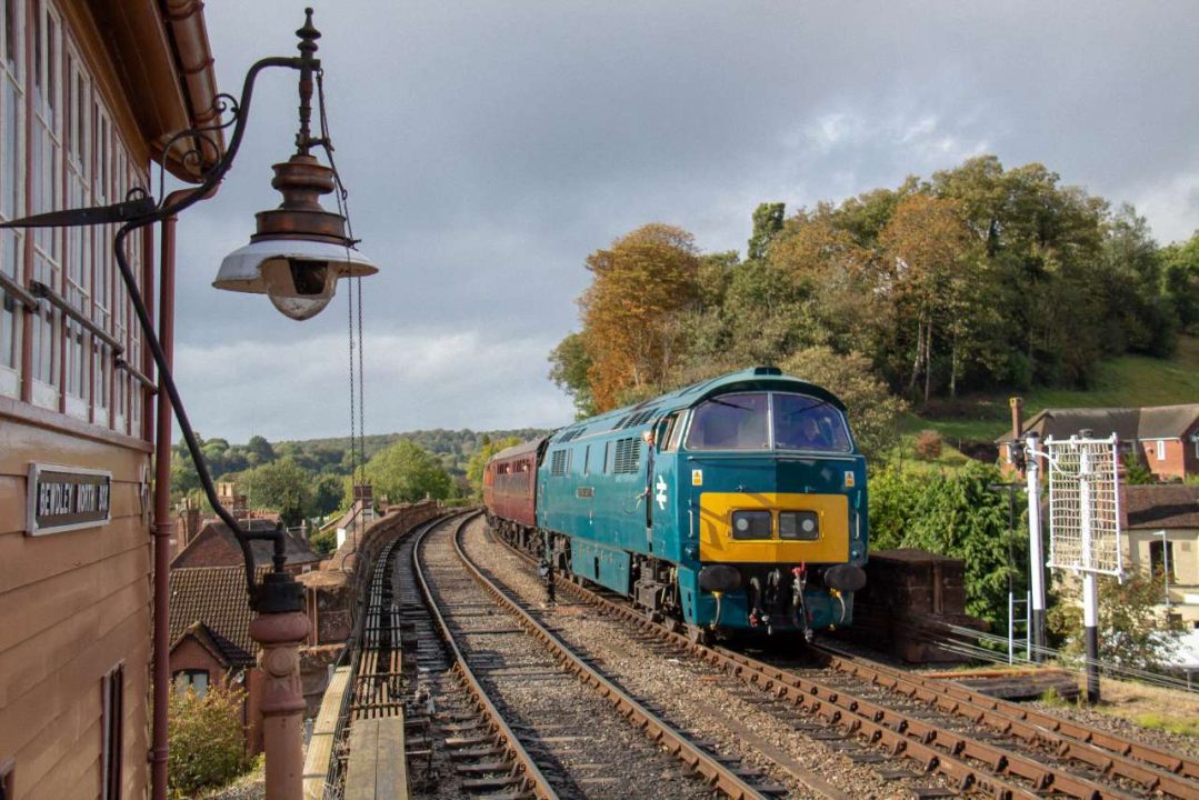 Class 52 D1015 Western Champion crosses over Wribbenhall Viaduct and enters Bewdley Station, Kenny Felstead