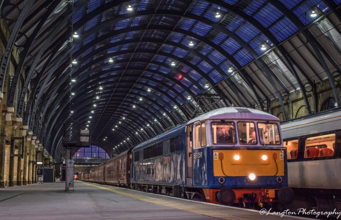 Class 86 86259 Les Ross at Kings Cross