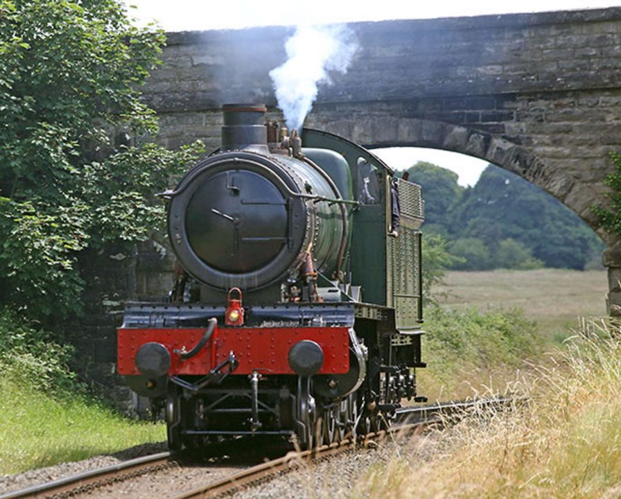 Hagley Hall passes Crossing Cottage LC at Eardington