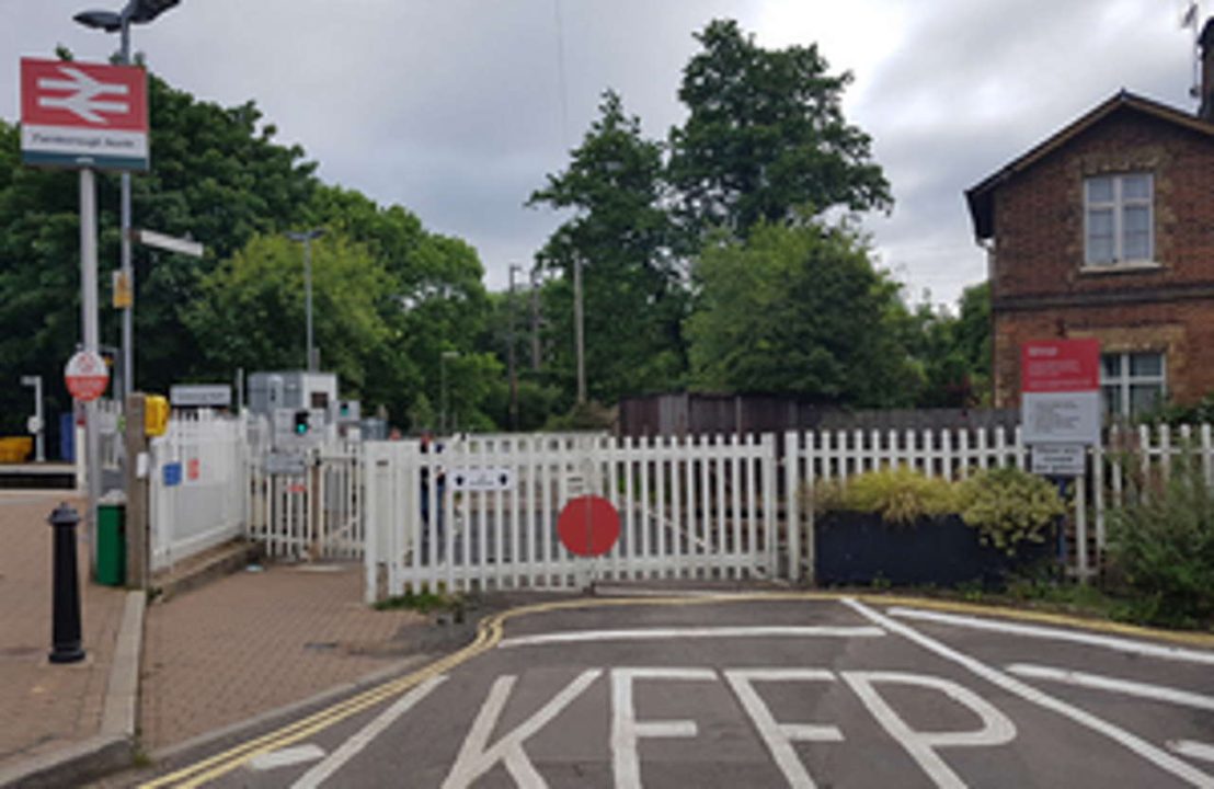 Farnborough North footpath level crossing,