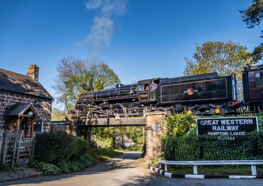 75069 departs Hampton Loade on the Severn Valley Railway