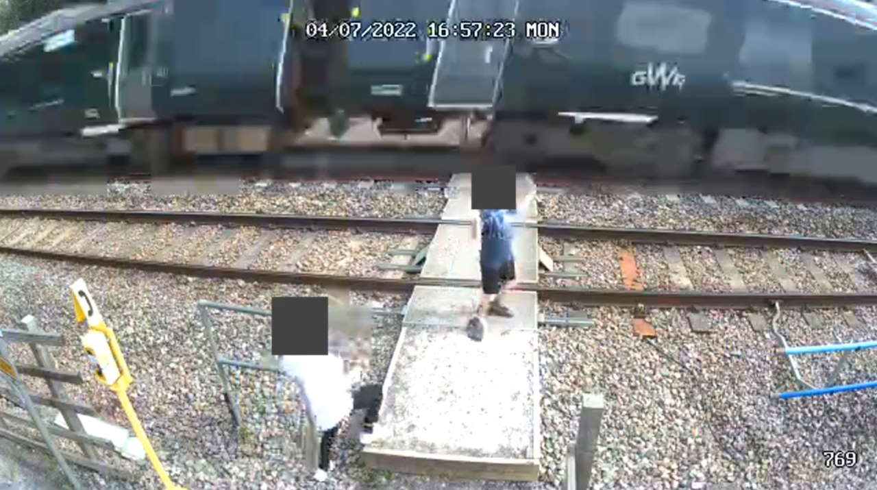 Wantage Road level crossing CCTV capture