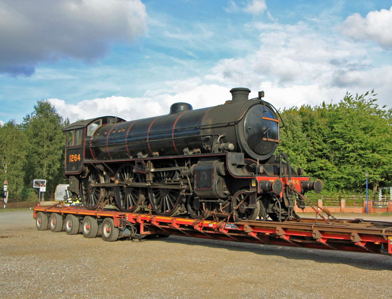 1264 arrives at the Nottingham Heritage Railway