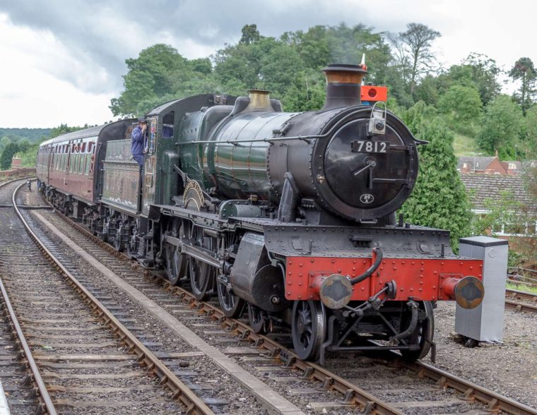 Steam locomotives 7802 Bradley Manor and 7812 Erlestoke Manor edge ...