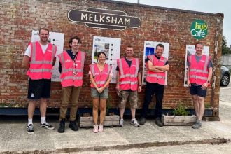 Volunteers help Network Rail to improve Wiltshire station