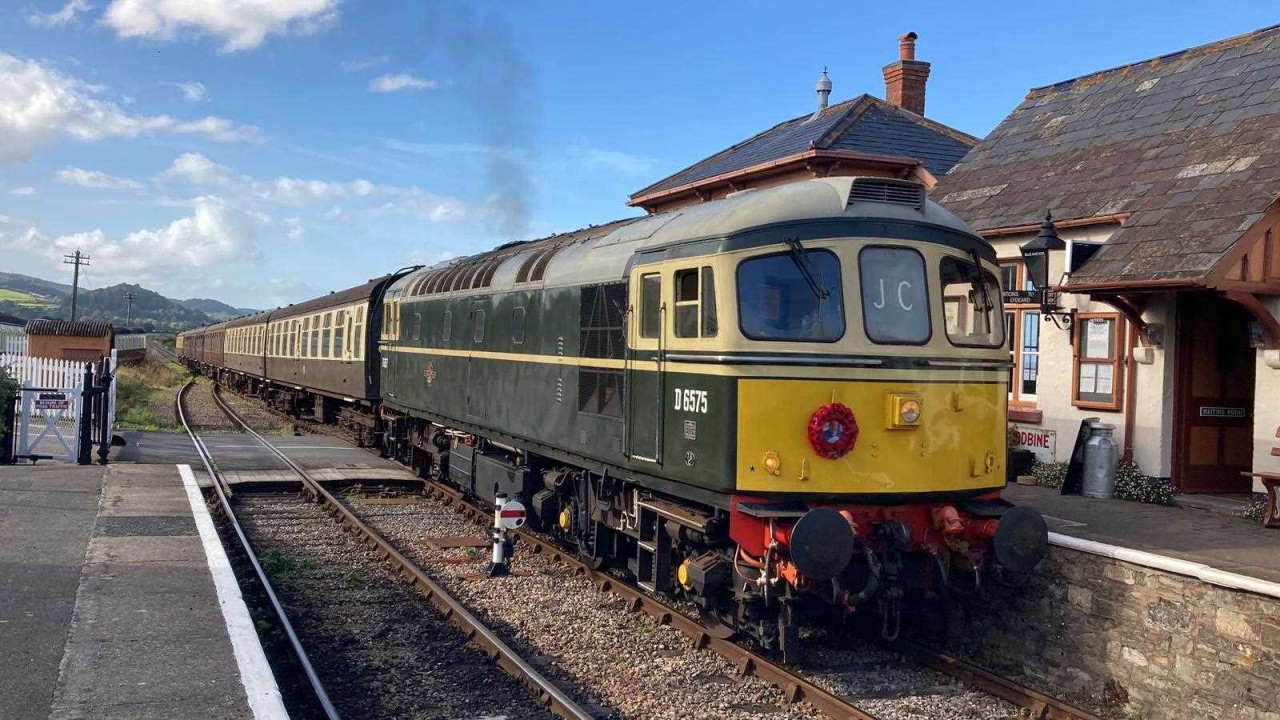 D6575 at Blue Anchor on the West Somerset Railway