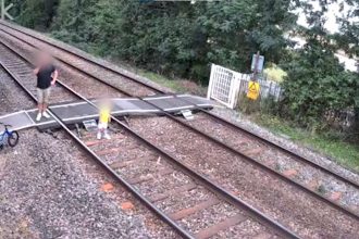 Community event for safer behaviour at Nottinghamshire level crossing