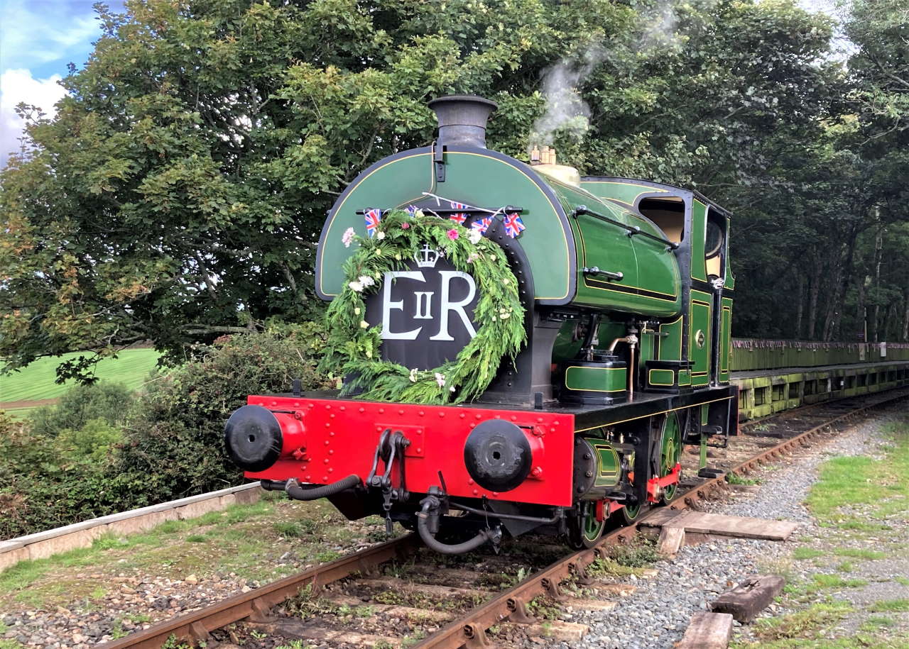 Peckett 2000 adorned with E11R wreath at Prospidnick Halt Helston Railway