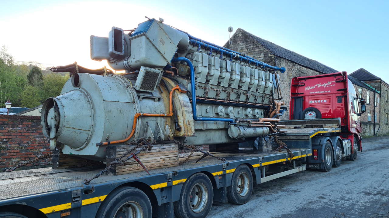 Class 56 104's power unit arrives at the Ecclesbourne Valley Railway