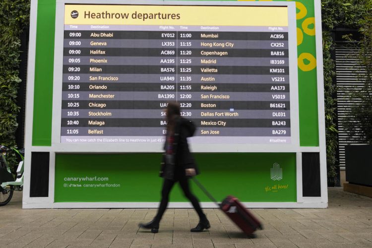 Heathrow Live Departure Boards at Canary Wharf