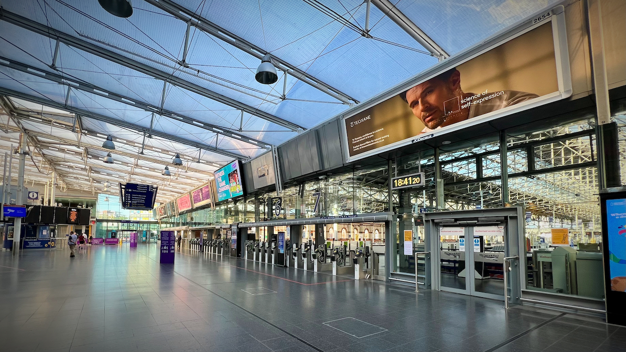 Manchester Piccadillly empty concourse