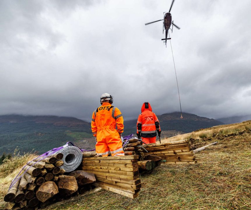 Helicopter delivers fencing to the West Highland Line