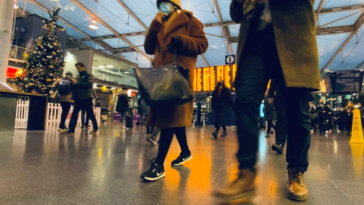 Manchester Piccadilly concourse shot with passengers Christmas 2021